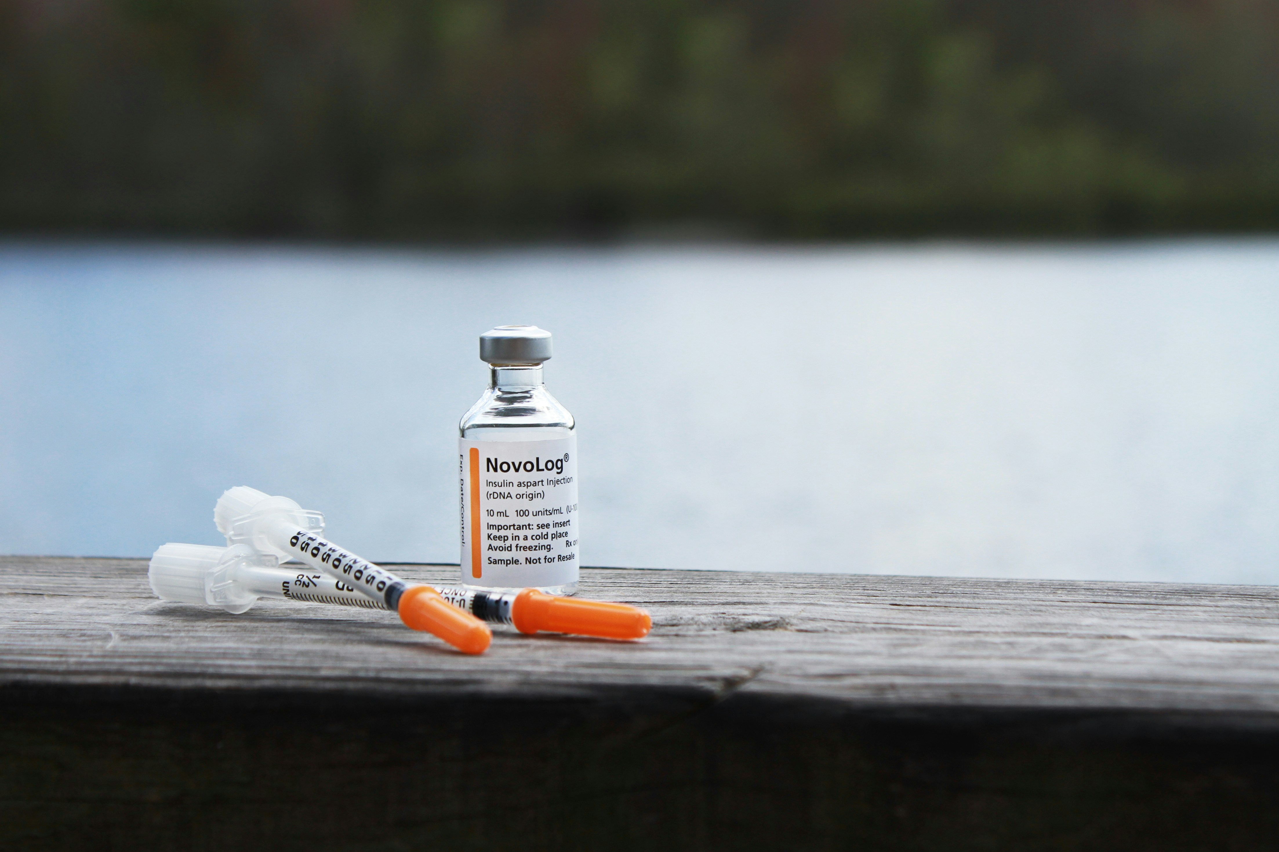 bottle of insulin with syringes